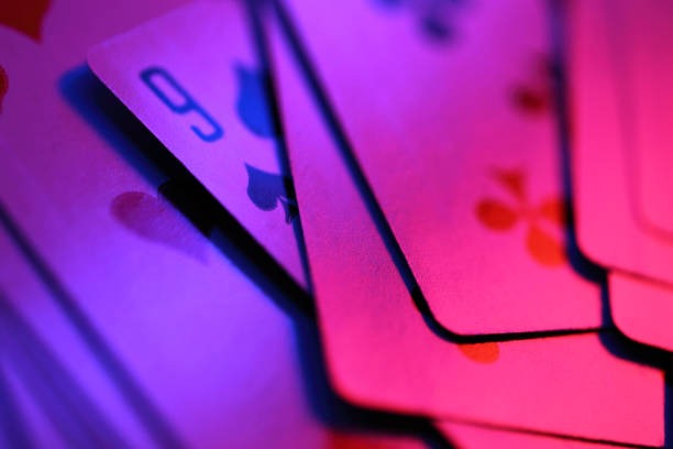 Dragon Tiger Live dealer table with card reveal on dragon999